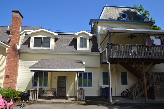 2 store lodge with 2 story deck
